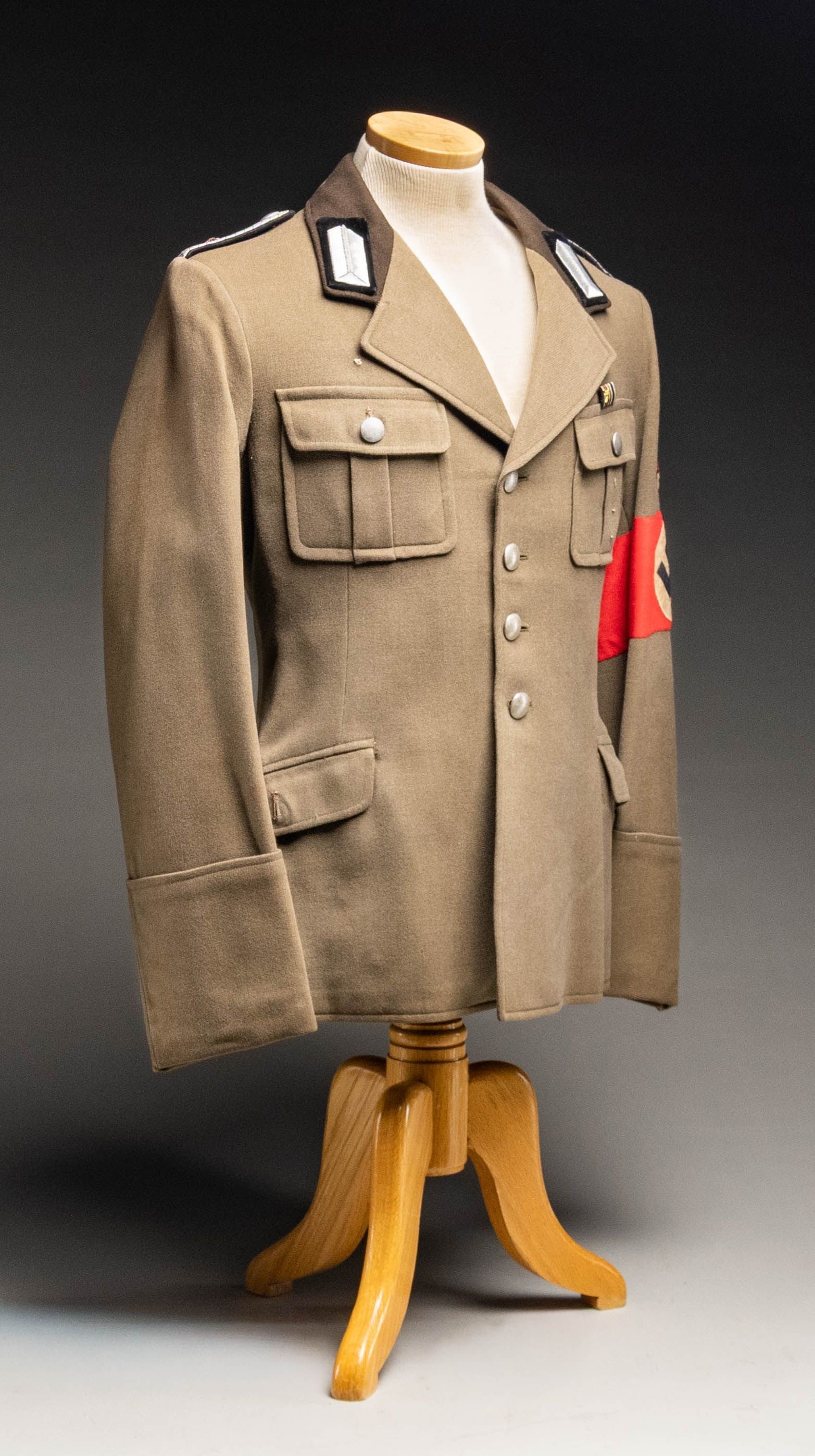 WWII GERMAN RAD OBERFELDMEISTER TUNIC.: A very fine WWII German tunic for an Oberfeldmeister (lieutenant) in the RAD. The green/brown wool tunic has a dark brown collar with black velvet collar tabs and silver bullion embroidery. The should