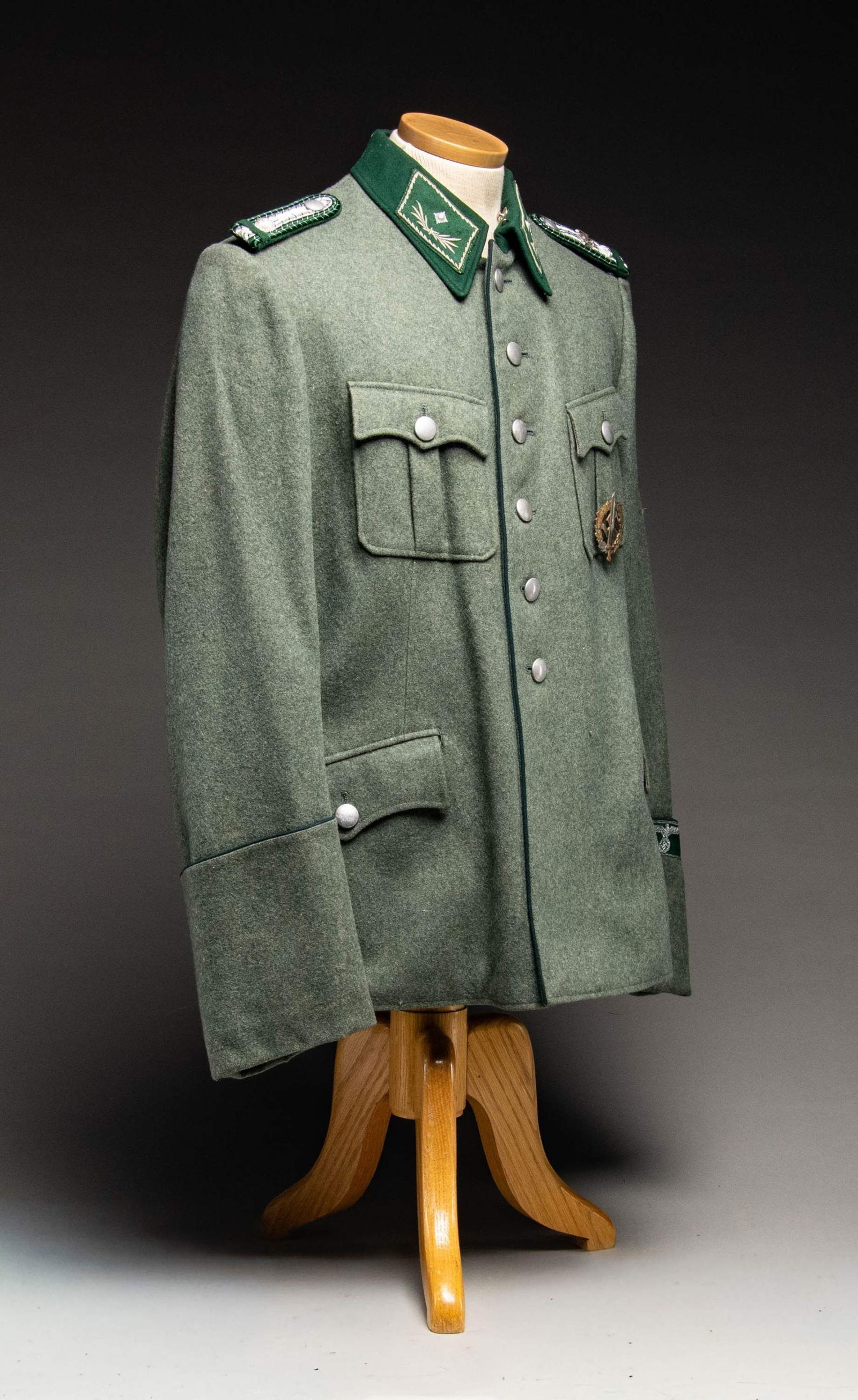 WWII GERMAN CUSTOMS TUNIC FOR A ZOLLSCHIFFER.: A deep sage green tunic with a bright green collar for a Customs official with the rank of Zollschiffer. Collar tabs are green with embroidered edges and swag with a single pip. Shoulder boards are da