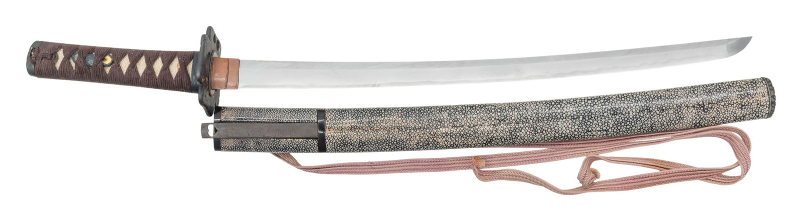 JAPANESE WAKIZASHI.: This fine wakizashi measures 25 3/4" overall with an 18 1/2" blade that has a mostly straight hamon that undulates slightly near the tip. The blade has an interesting two step copper habaki. The