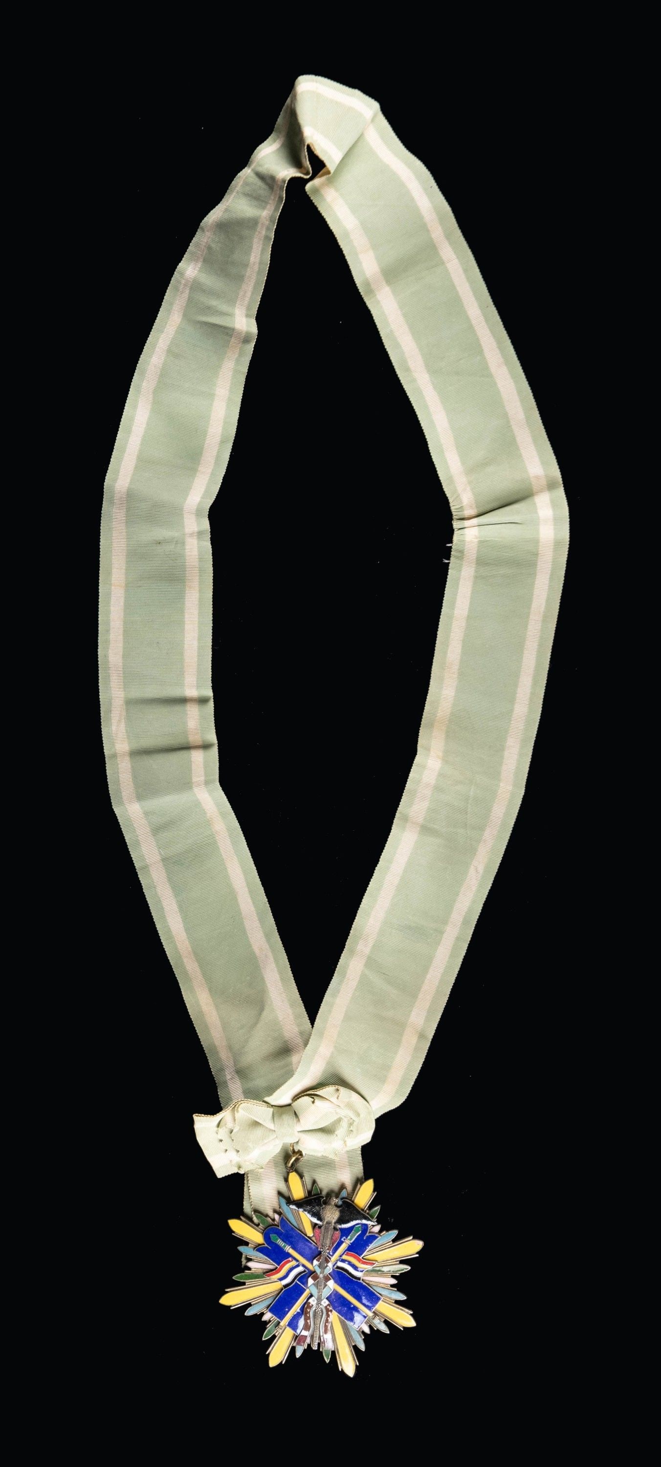 EARLY JAPANESE ORDER OF THE GOLDEN KITE 1ST CLASS: FROM THE CHINA MILITARY WAR LORD ERA 1912-1928. This Japanese 1st class order of the Golden Kite is an early sash order from the military war lord era that ran from 1912 to 1928. The order was