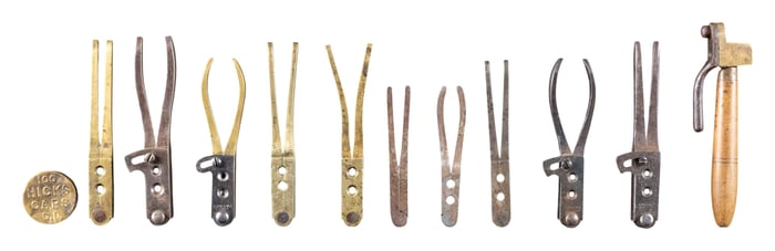 GROUPING OF ANTIQUE BULLET MOLDS FOR CAP AND BALL