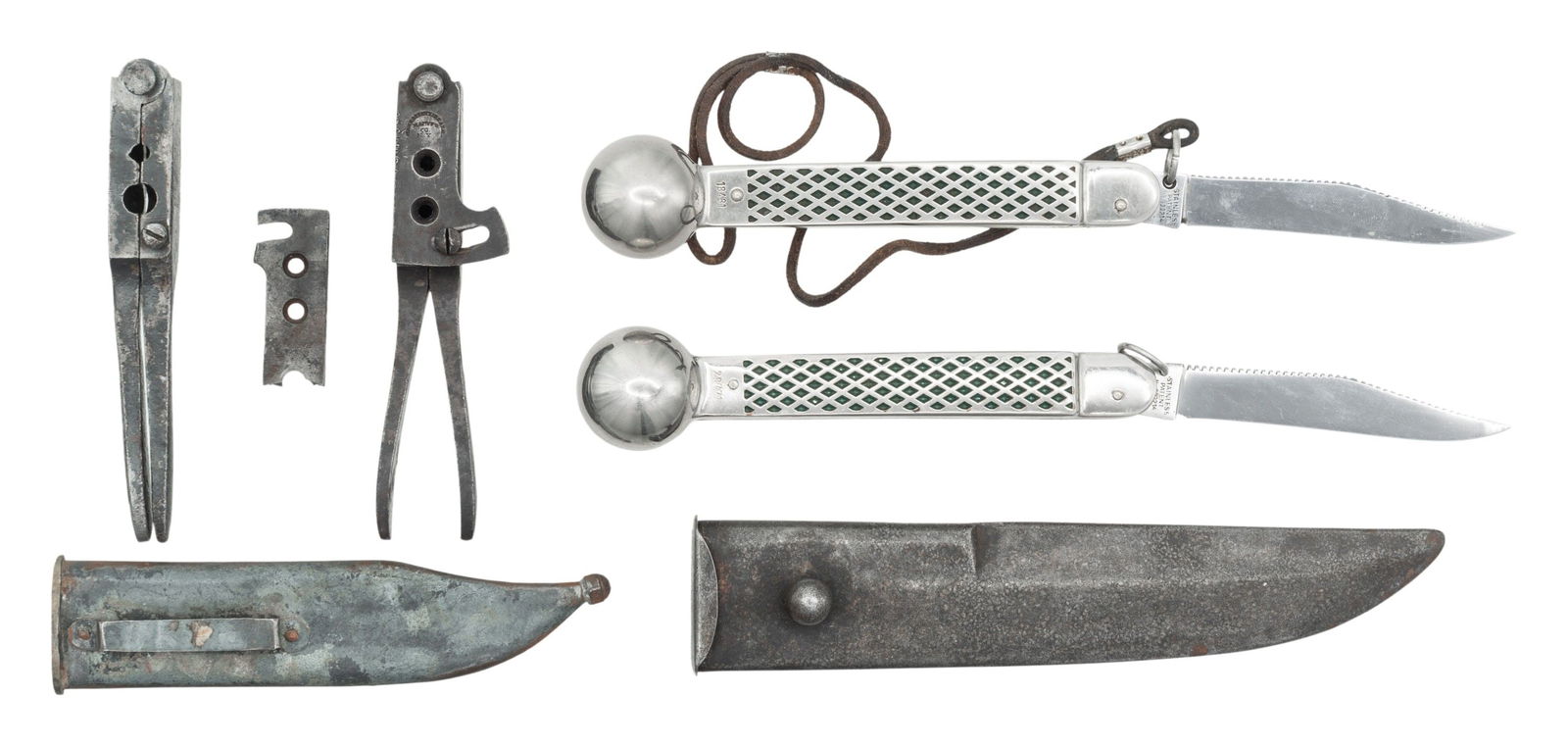 2 PUMA FISHING KNIVES, 2 BULLET & BALL MOLDS & 2: SHEATHS.1-2) 2 Puma Fishing & Weight Scale Knives. Clip point 3.5" blade has serrated spine for scaling. Steel handle with counter weight used to weighing along with numbers on blade. CONDITION: