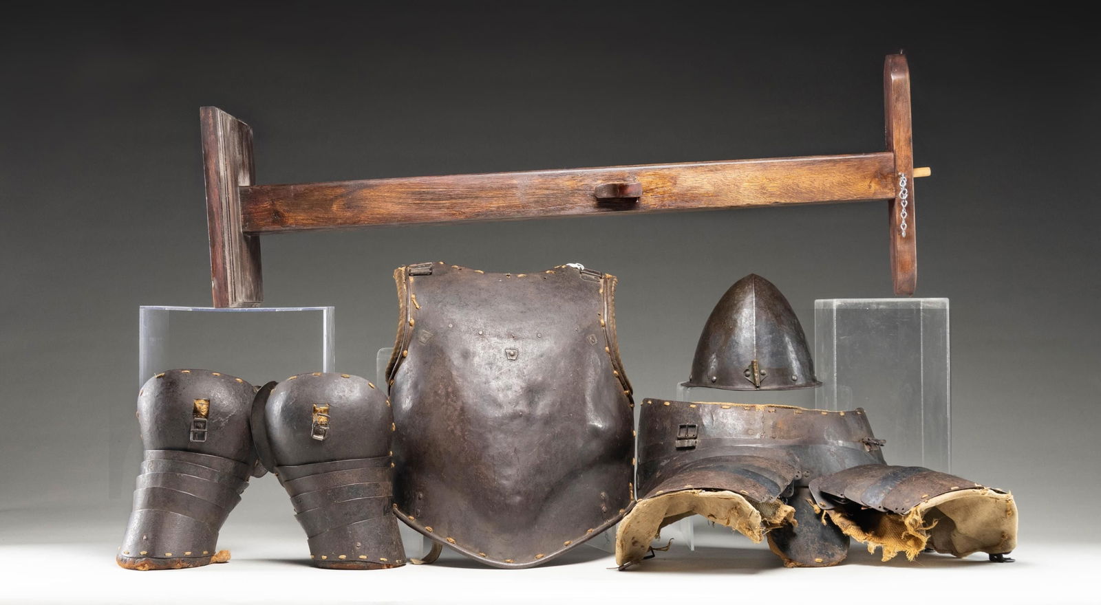 17TH CENTURY ITALIAN PIKEMAN ARMOR & HELMET.: A wonderful set of iron pikeman's armor from the 17th century likely of Italian origin. The breast plate is a single piece with two small hinged sideplates with buckles at the lower back area. Breast