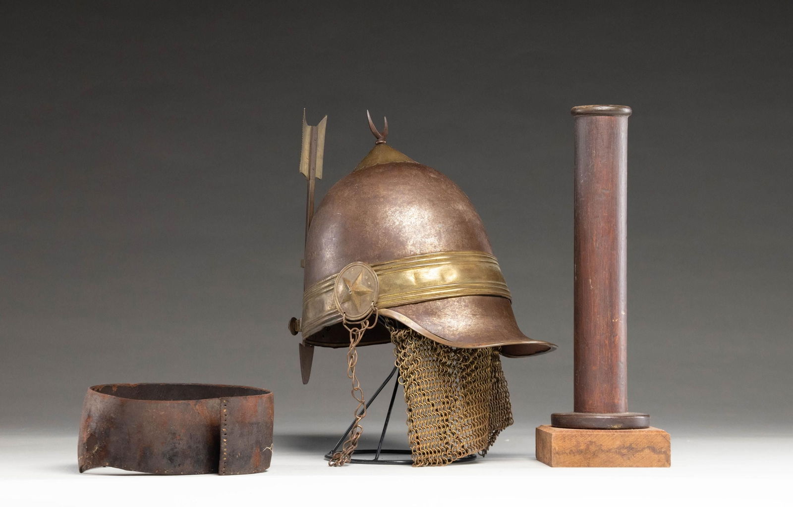 MID 19th CENTURY OTTOMAN HELMET OF THE EGYPTIAN: KHEDIV'S BODYGUARD.This scarce helmet was worn during the mid to late 19th Century by the Egyptian Khediv's bodyguard. It has a steel body with a brass crescent moon finial at the top. The most