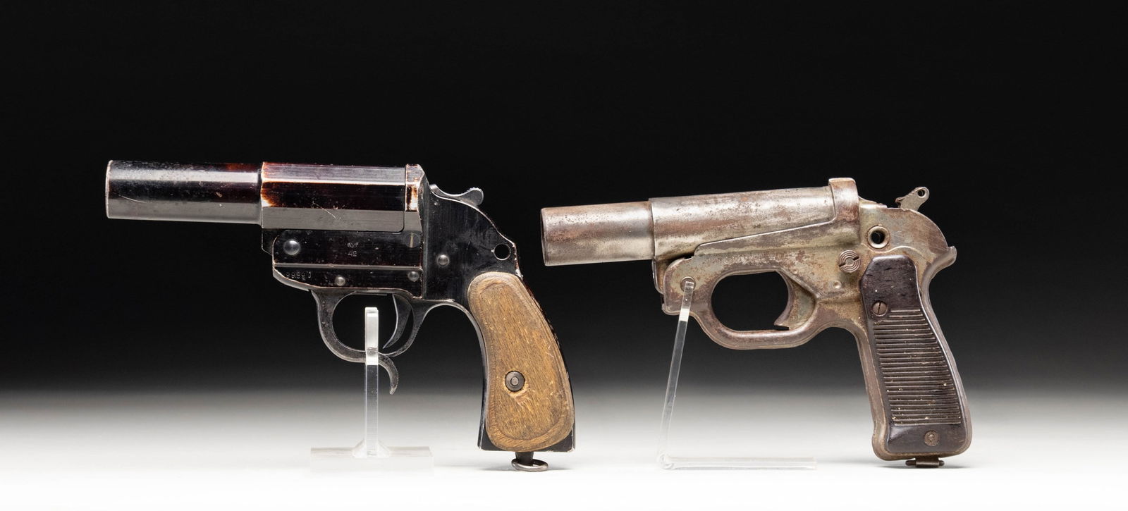 LOT OF 2 GERMAN WWII FLARE PISTOLS.: Lot of 2 German World War II flare pistols, including: 1) Model 1934 26.6mm flare pistol mfg. by Erma-Werke in 1942. Left side of the frame is marked with Erma's mfg. code and the 2-digit year of