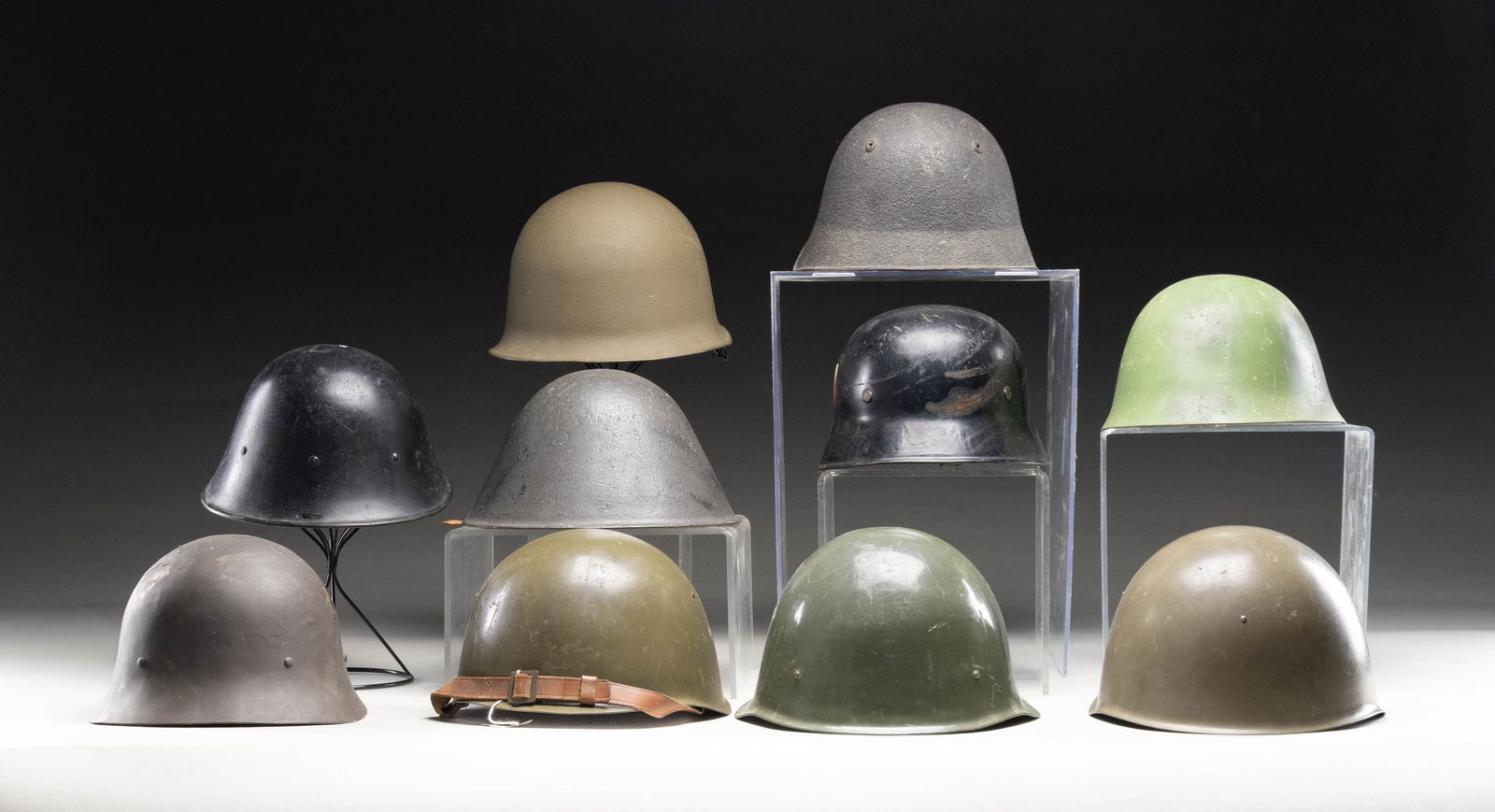 10 FOREIGN HELMETS. - 3