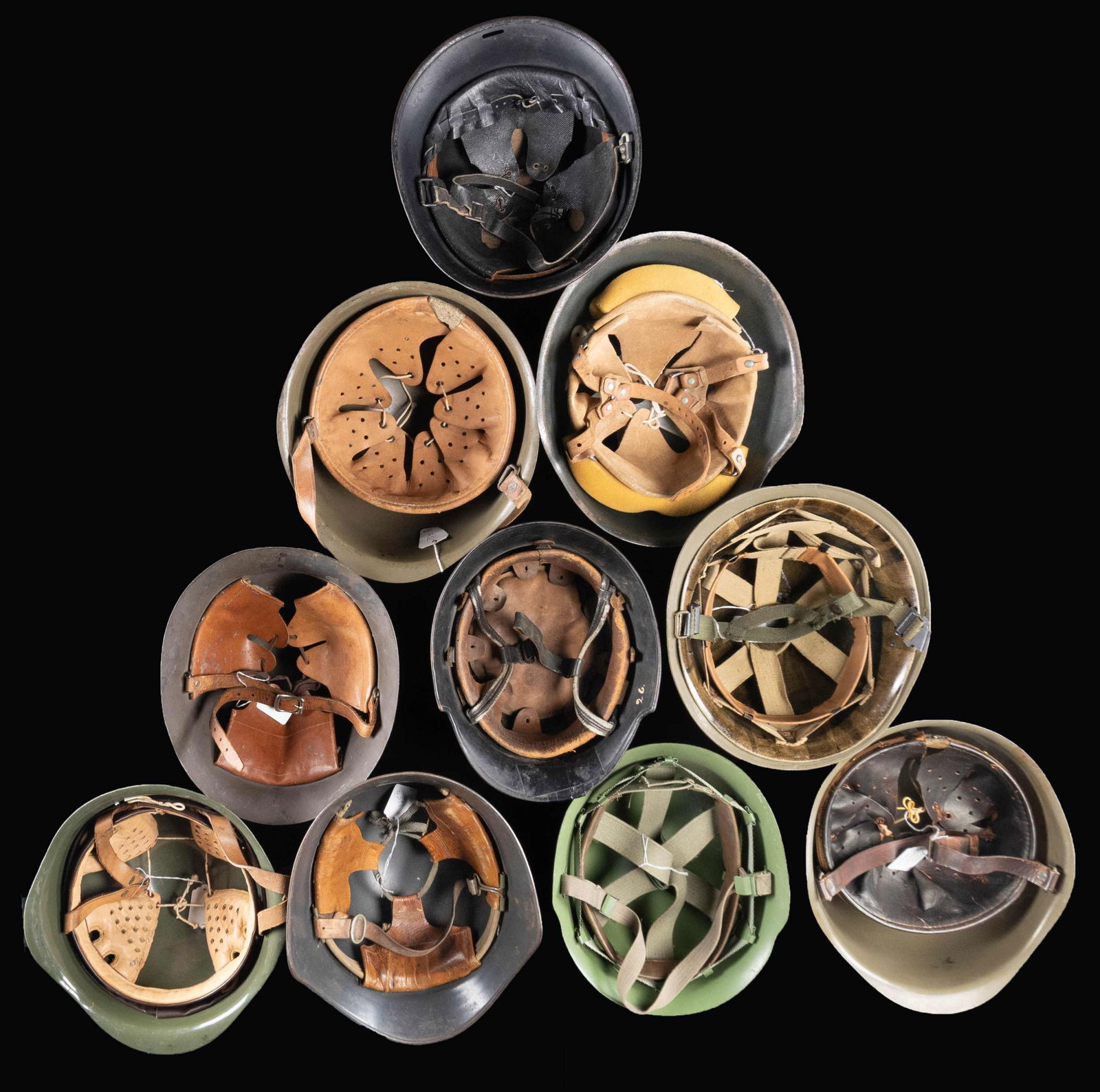 10 FOREIGN HELMETS. - 4