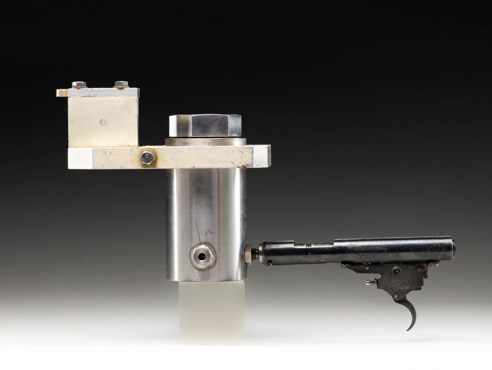 OMARK AUSTRALIA LTD. / WINCHESTER MODEL 320: .22 LR PRESSURE TESTING UNIT. Cal. .22 LR. S# D35541. Bbl. N/A. .22 LR pressure test unit for a Winchester Model 320 .22 LR bolt action rifle. Left side of the receiver is marked with the Winchester