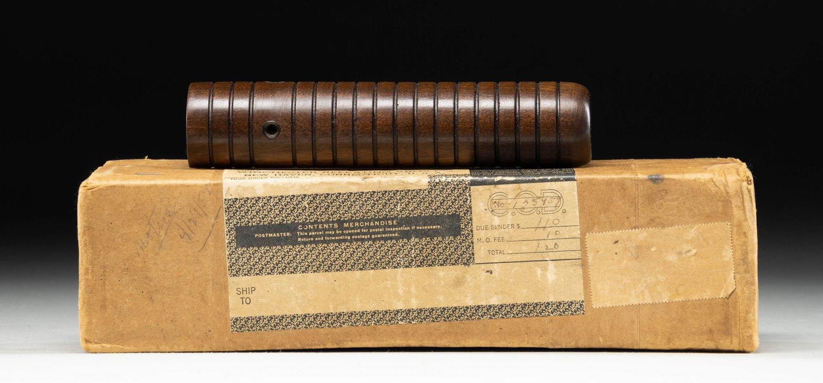 RARE & DESIRABLE WINCHESTER MODEL 1897 3-SCREW: FOREARM WITH FACTORY SHIPPING BOX & RECEIPT. 3-screw grooved wood forearm mfg. by Winchester, as commonly found on the Model 1893 and early production Model 1897s. The 3-screw forearm is found on the