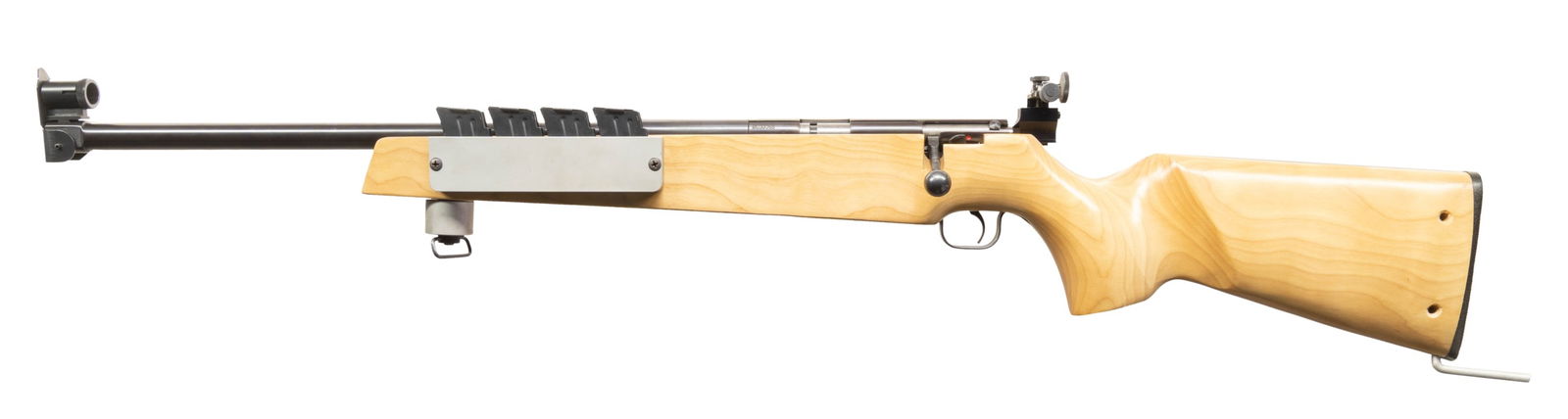 LEFT HAND SAVAGE 900B BIATHLON BOLT ACTION RIFLE.: Cal. 22 LR. S# BL00068. Mfg. 1996-1997. Free-floating 21" bbl. has muzzle snow cover. Globe post front sight & Lyman aperture receiver sight. Blonde colored hardwood stock. Forearm has 3 accessory rai