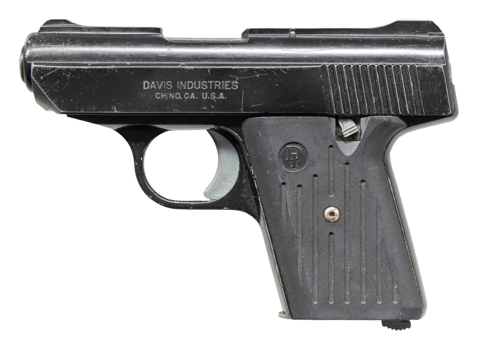 DAVIS INDUSTRIES P380 SEMI AUTO PISTOL.: Cal. 380 ACP. S# AP385102. Bbl. 2 3/4". Blade front sight. Fixed rear sight. Blue & matte black finishes. Black grips. MAGS: 1-5 rd. UNATTACHED ACCESSORIES: matching numbered factory box in fair