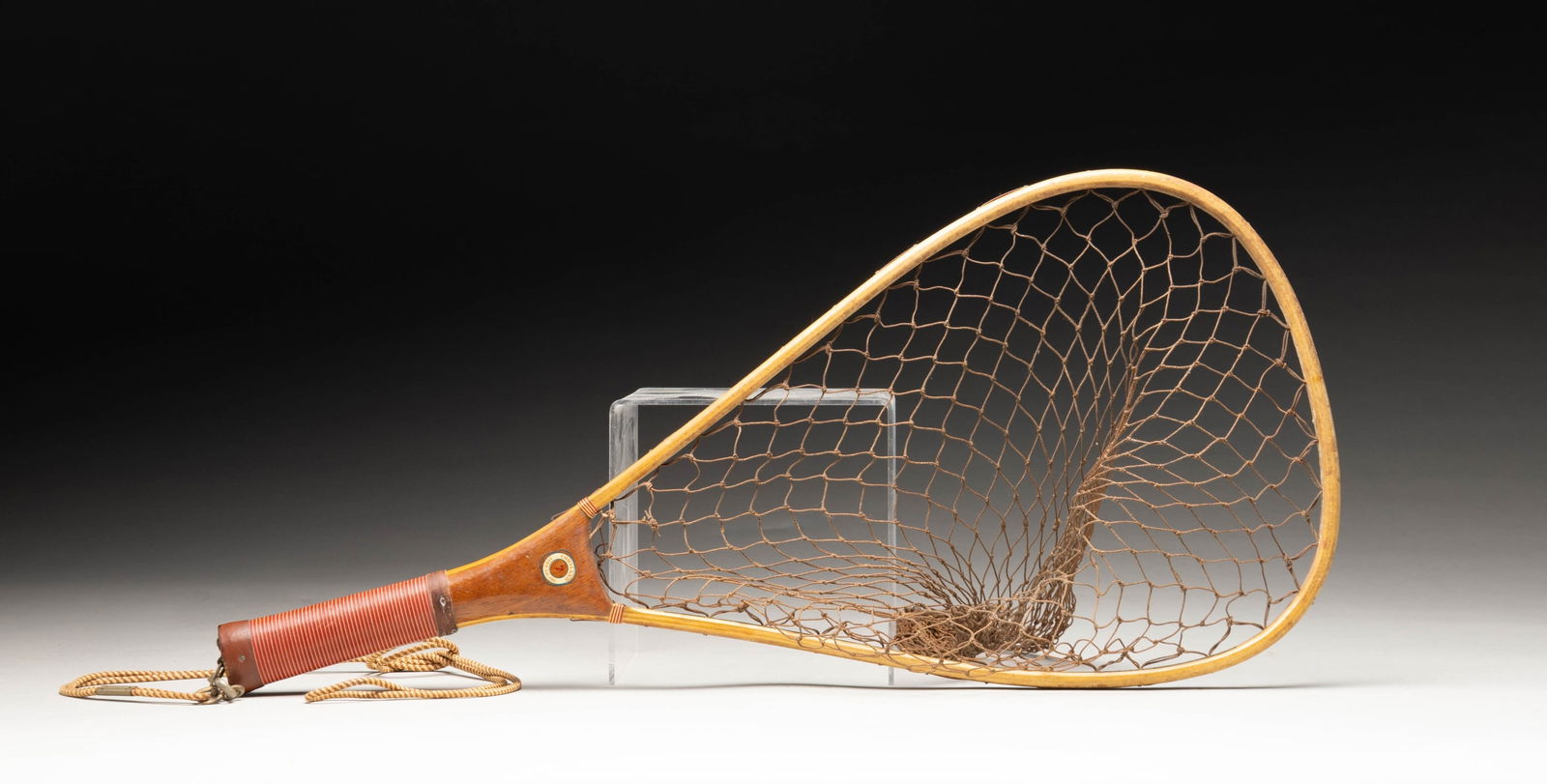 CORTLAND 7 LINE CO. INC. FISHING NET.: Overall: 24". Wooden handle has ruler inside of loop. Pommel has lanyard. CONDITION: net is very good overall with netting intact. PROVENANCE: Norman Olliff Estate. (02-25709/MD). NON-GUN. $20-40.