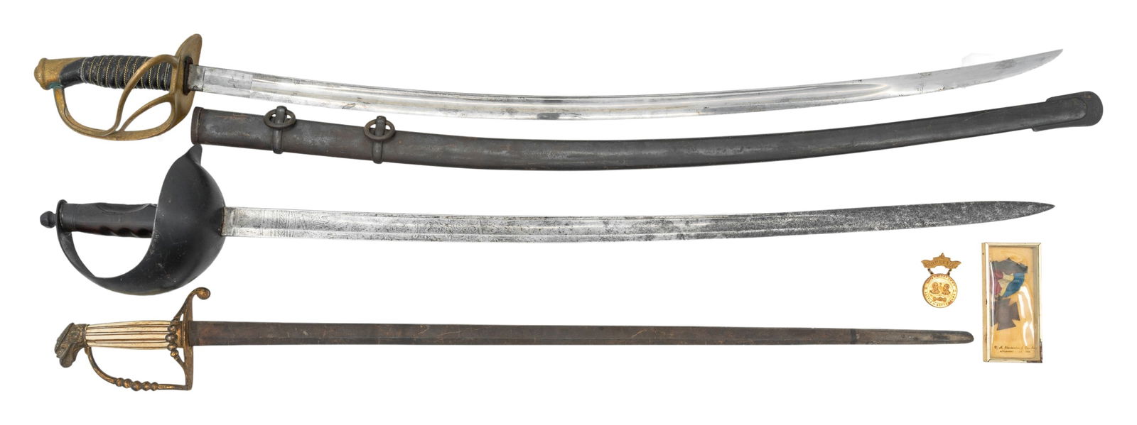 3 AMERICAN SWORDS AND 2 MEDALS.: 1) US M1821 type eagle head infantry officer's sword measuring 37" overall with a blade showing traces of gilded decoration. Gilded brass 5-ball style hilt with an eagle head pommel. No scabbard.