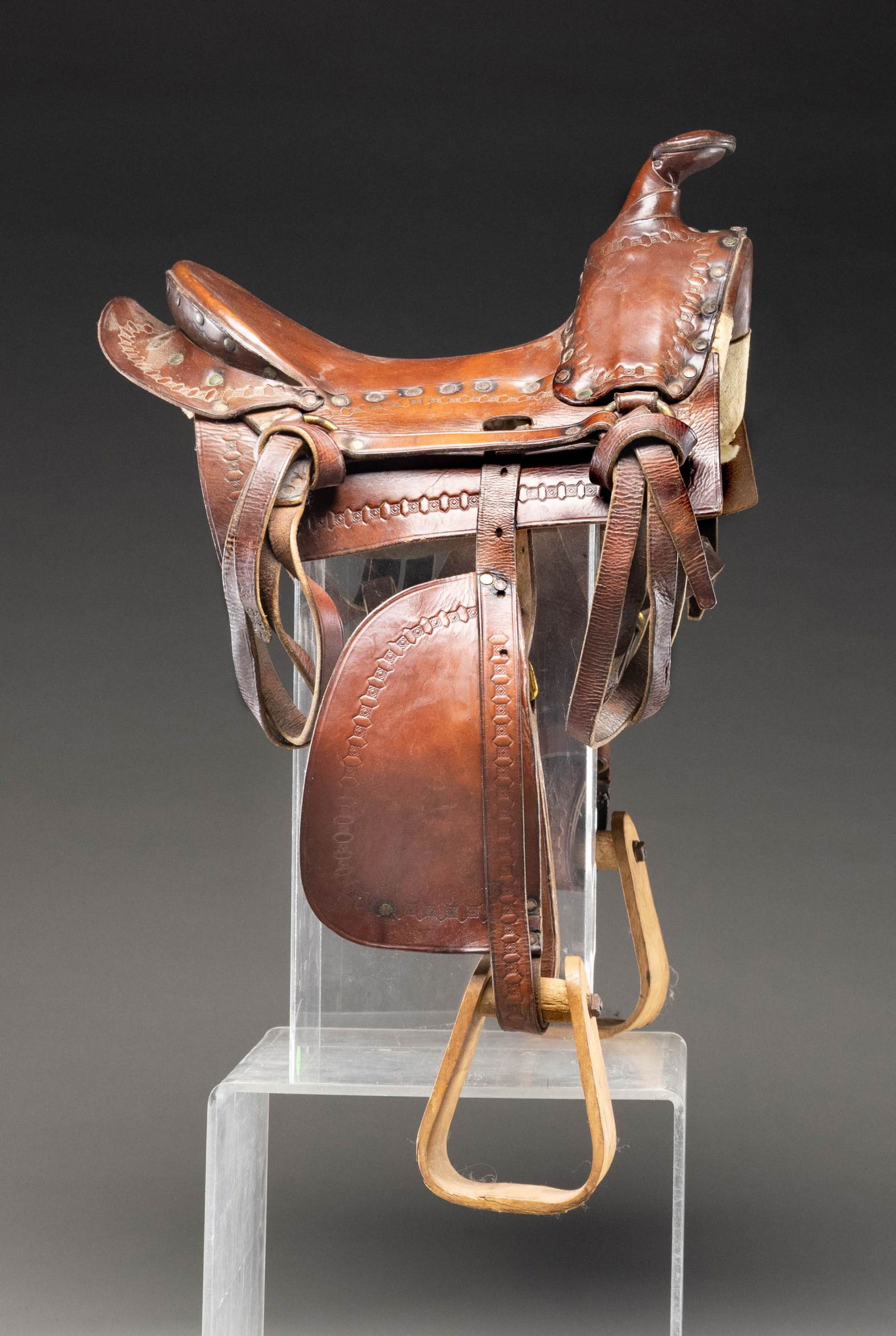 EARLY 20TH CENTURY STYLE PONY SADDLE. (1 of 3)