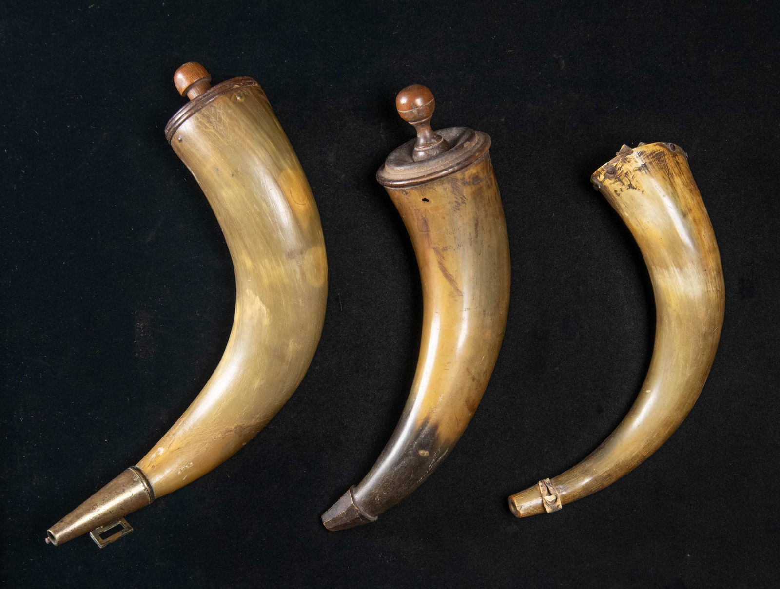 THREE ATTRACTIVE LARGE EARLY POWDER HORNS. (1 of 2)