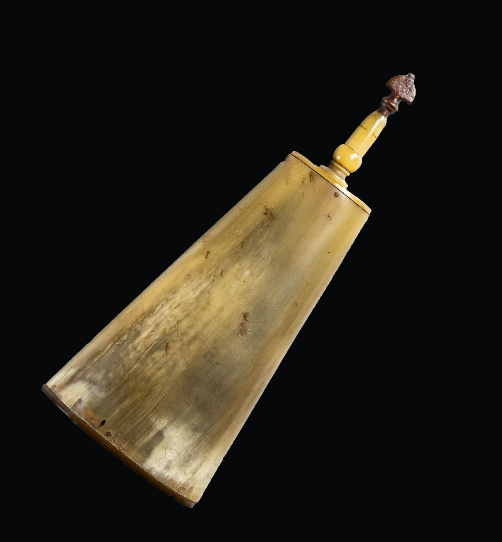 EUROPEAN 19TH CENTURY POWDER FLASK.: European powder flask that appears to be from the 19th century. Tip is brass but rest of flask is of horn construction. 9 1/2" overall length. CONDITION: brass is a dark patina with oxidation. Sprout