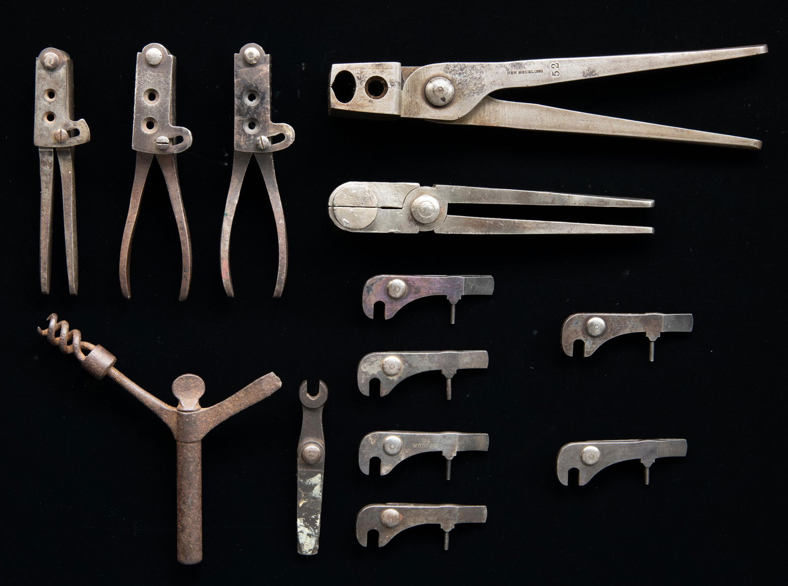 LOT OF DESIRABLE BULLET MOLDS & COMBINATION TOOLS. (1 of 2)