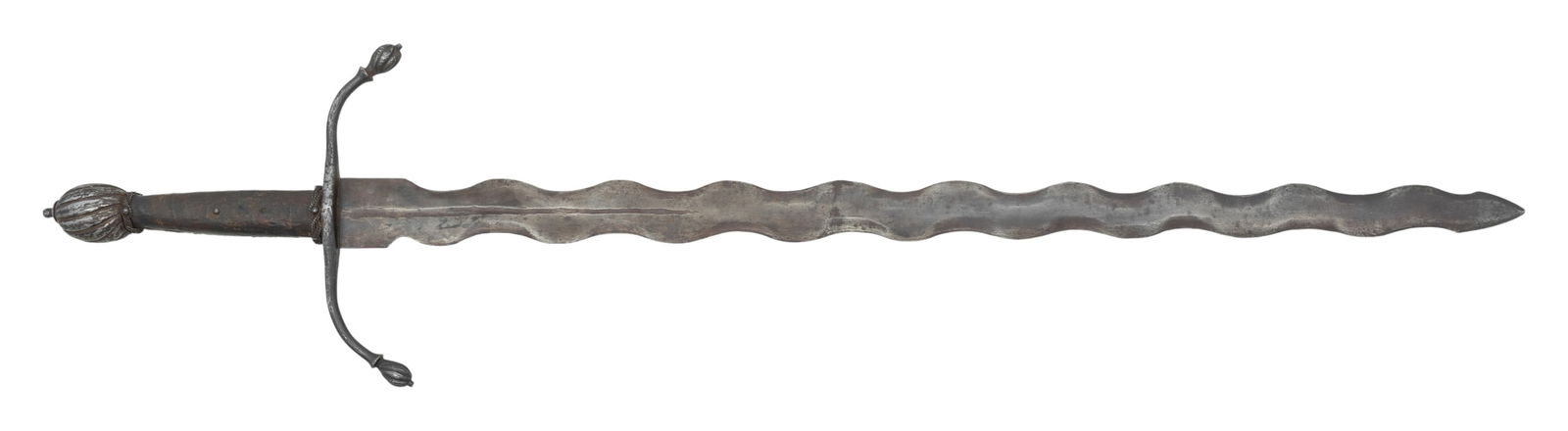 EARLY STYLE GERMAN FLAMBERGE BROADSWORD. (1 of 4)