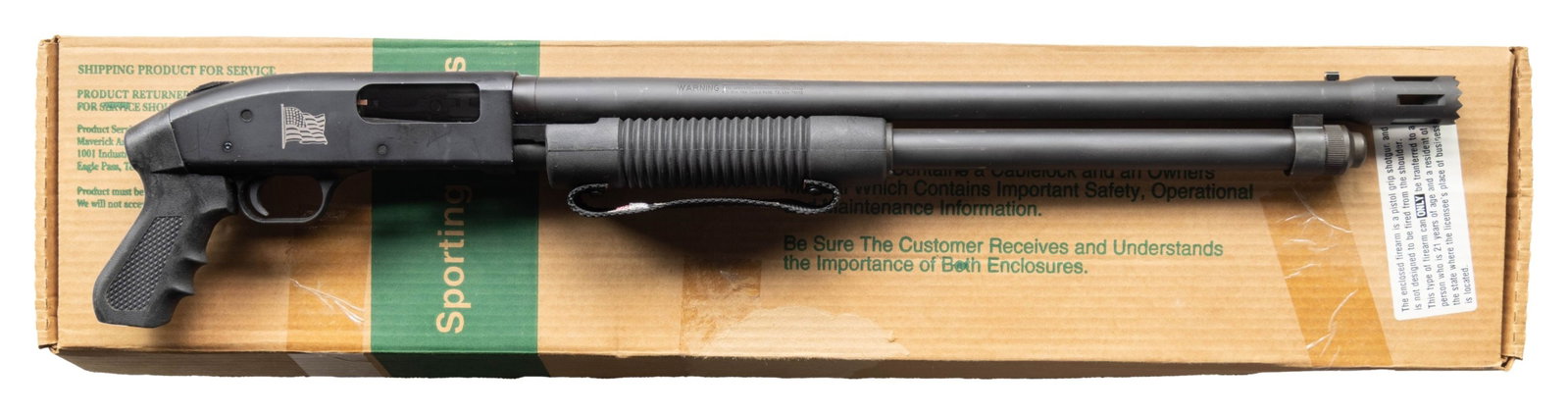 MOSSBERG 590 CRUISER PUMP ACTION TACTICAL SHOTGUN.: Cal. 12 Ga., 2 3/4" & 3". S# T833926. Standoff 18.5" bbl. w/ cyl. bore. White dot sight. Matte black finish; receiver has American flag engraved on right side. Black synthetic pistol grip & pump handl