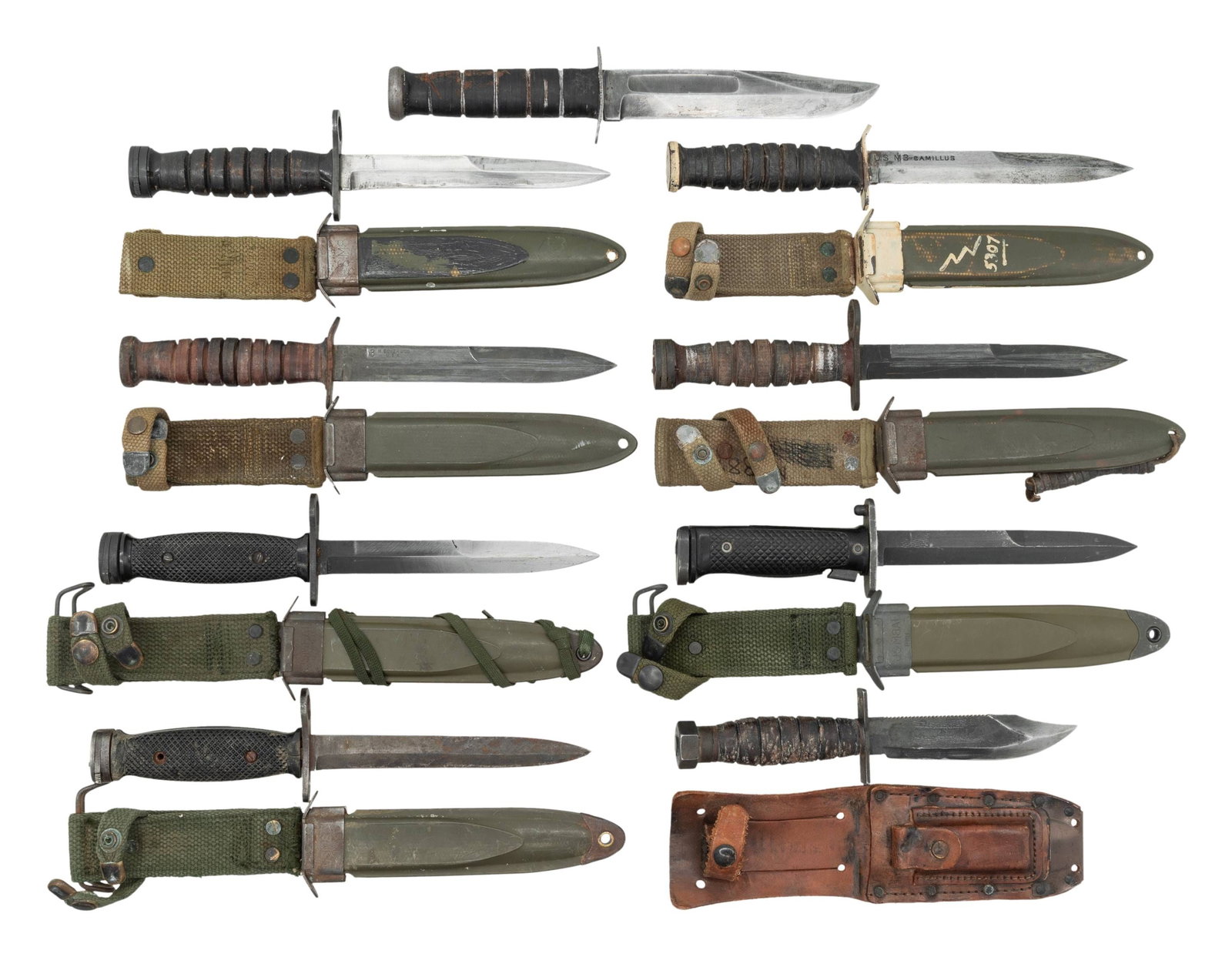 GROUPING OF 4 US FIGHTING KNIVES & 5 US BAYONETS. (1 of 2)