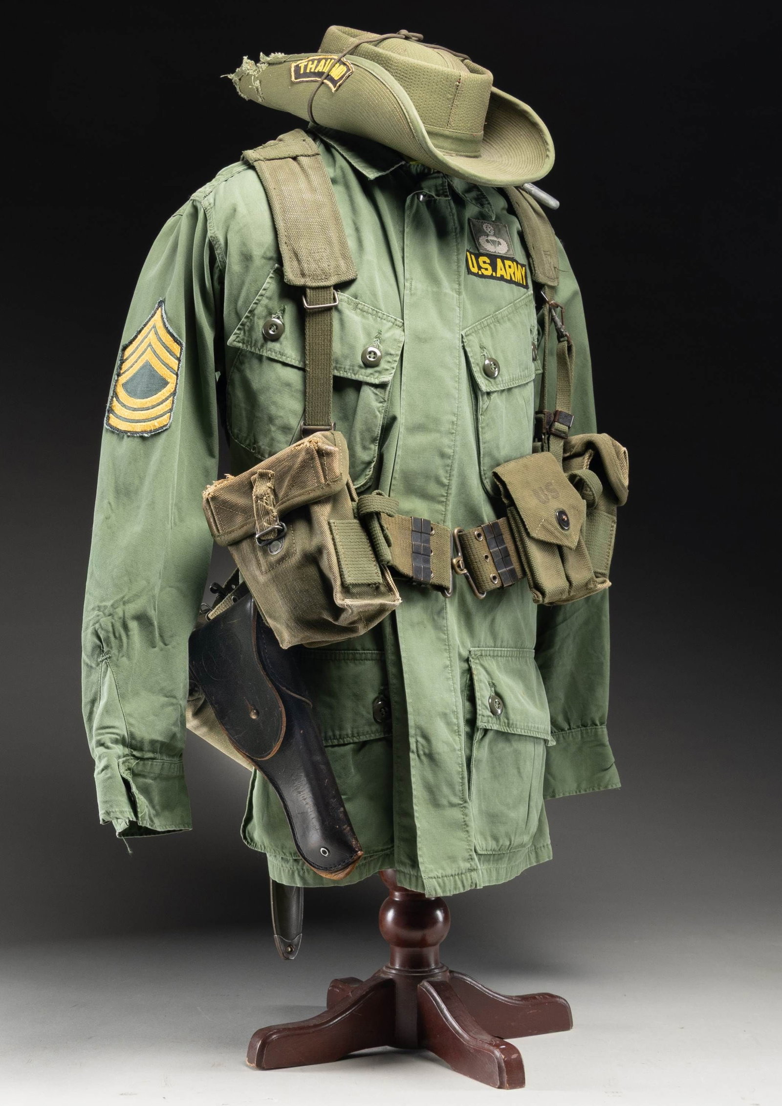 VIETNAM SPECIAL FORCES MASTER SERGEANT'S UNIFORM. (1 of 3)