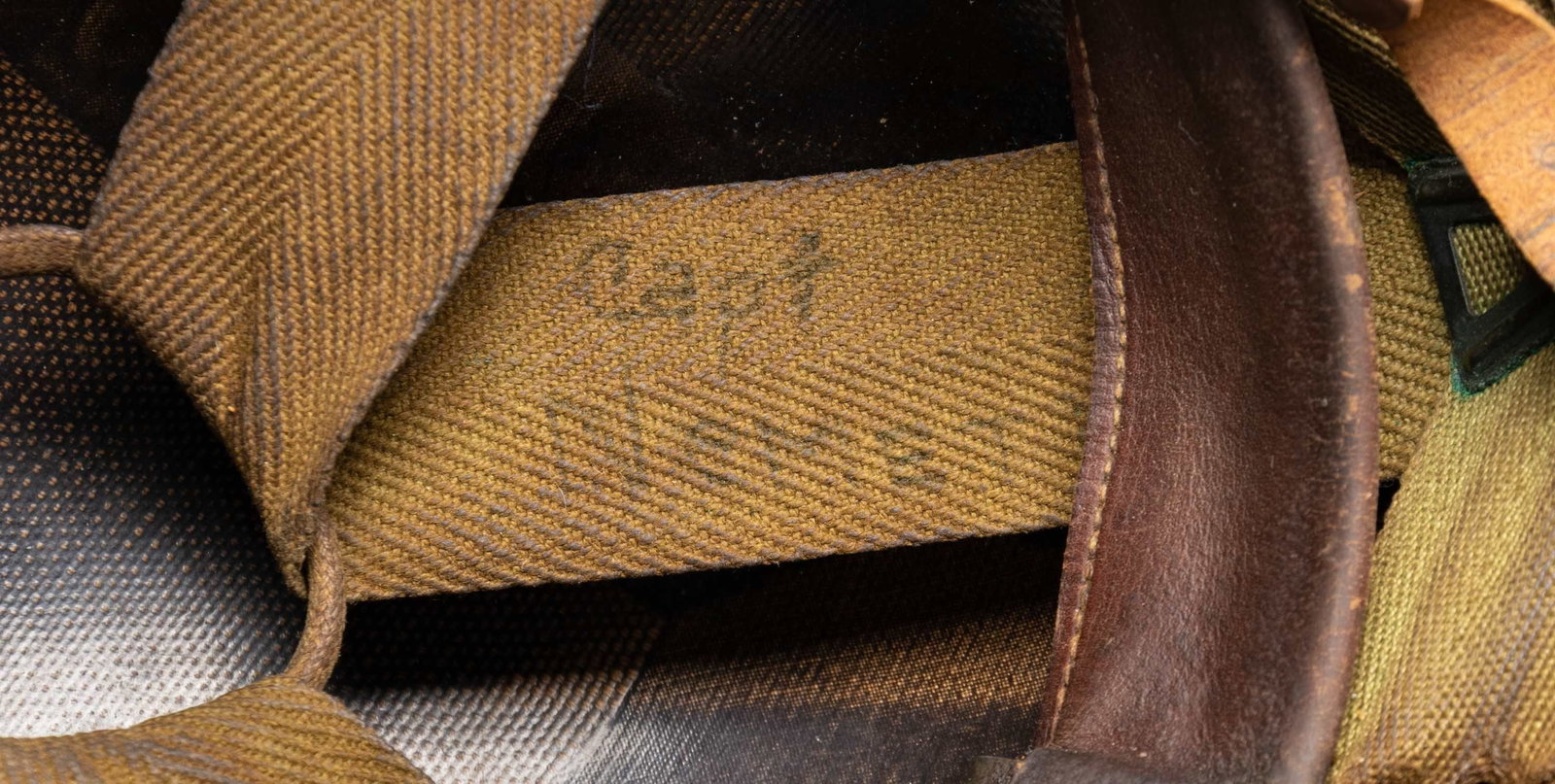 2 M1 US HELMETS WITH LINERS. - 4