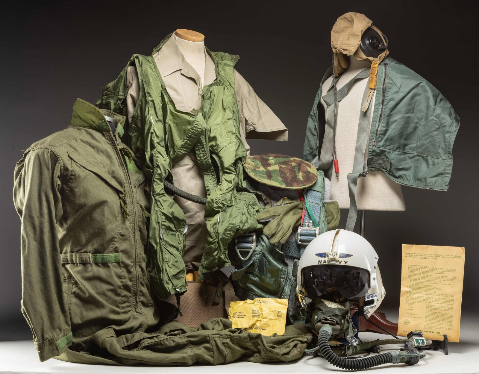 ASSORTED AVIATION MILITARIA LOT.: This lot consists of the following items: 1) US Navy Gentex Helmet. 2) Redar Oxygen Mask with cover. 3) US military Camo Beret with Airborne Pin. 4) US Navy Inflatable Seat Cover. 5) USAF Tunic with
