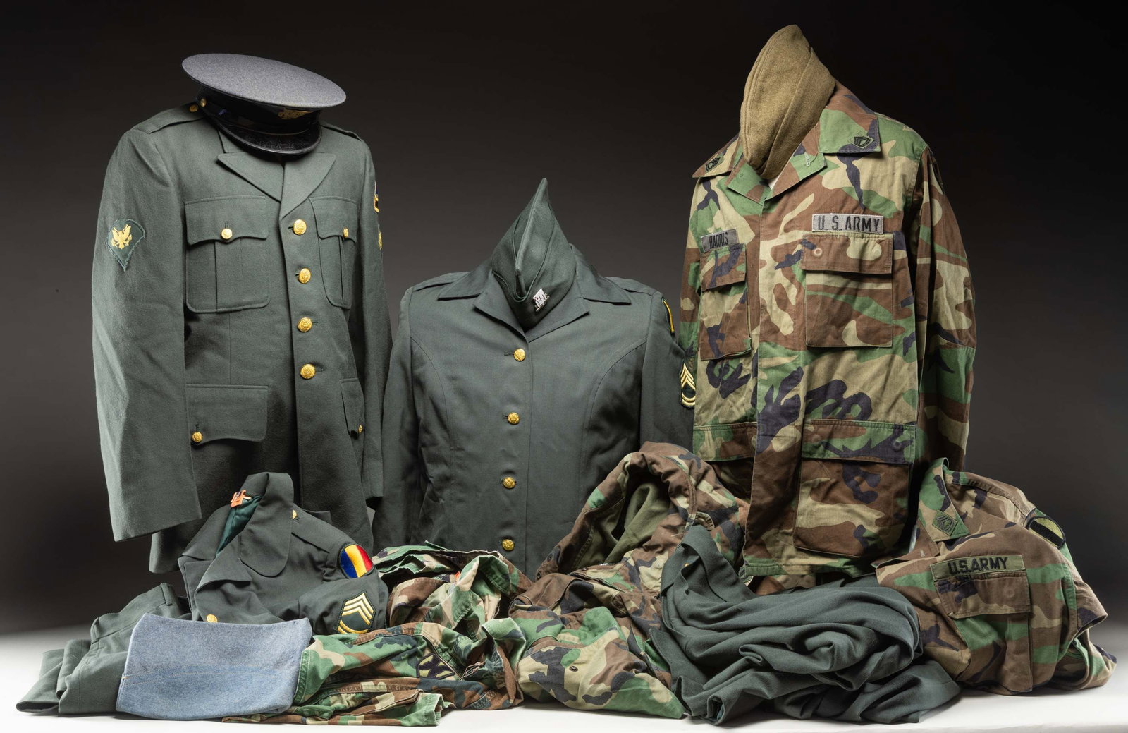 U.S. MILITARY UNIFORMS. (1 of 1)