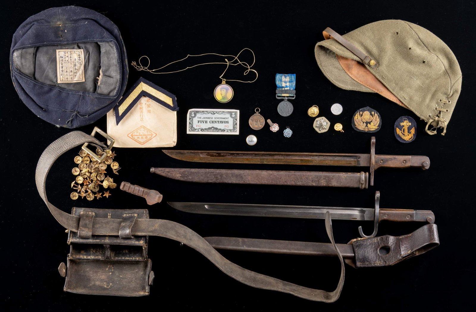 JAPANESE MILITARIA GROUPING. (1 of 2)