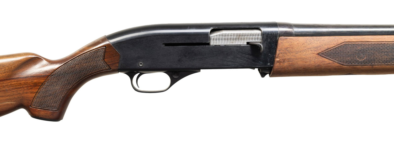 WINCHESTER M1400 SEMI AUTO SHOTGUN.: Cal. 20ga 2 3/4". S# N712229. Bbl. 28" plain with steel bead front sight & Winchoke. Press checkered pistol grip stock and forearm with checkered Winchester plastic buttplate. CONDITION: overall fair+
