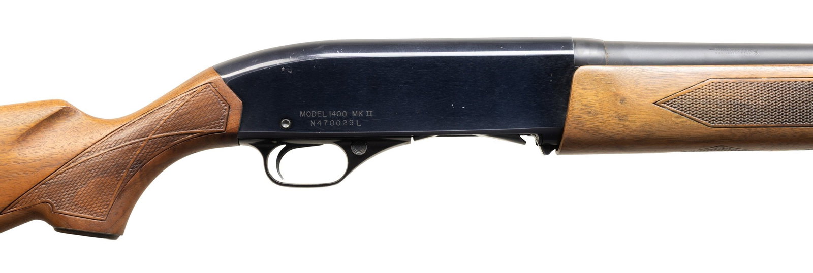 WINCHESTER M1400L SEMI AUTO SHOTGUN.: Cal. 12ga 2 3/4". S# N470029L. Bbl. 28" plain with steel bead front sight and matte finish. Blued left handed action. Press checkered pistol grip stock with red Winchester vent pad. CONDITION: overall