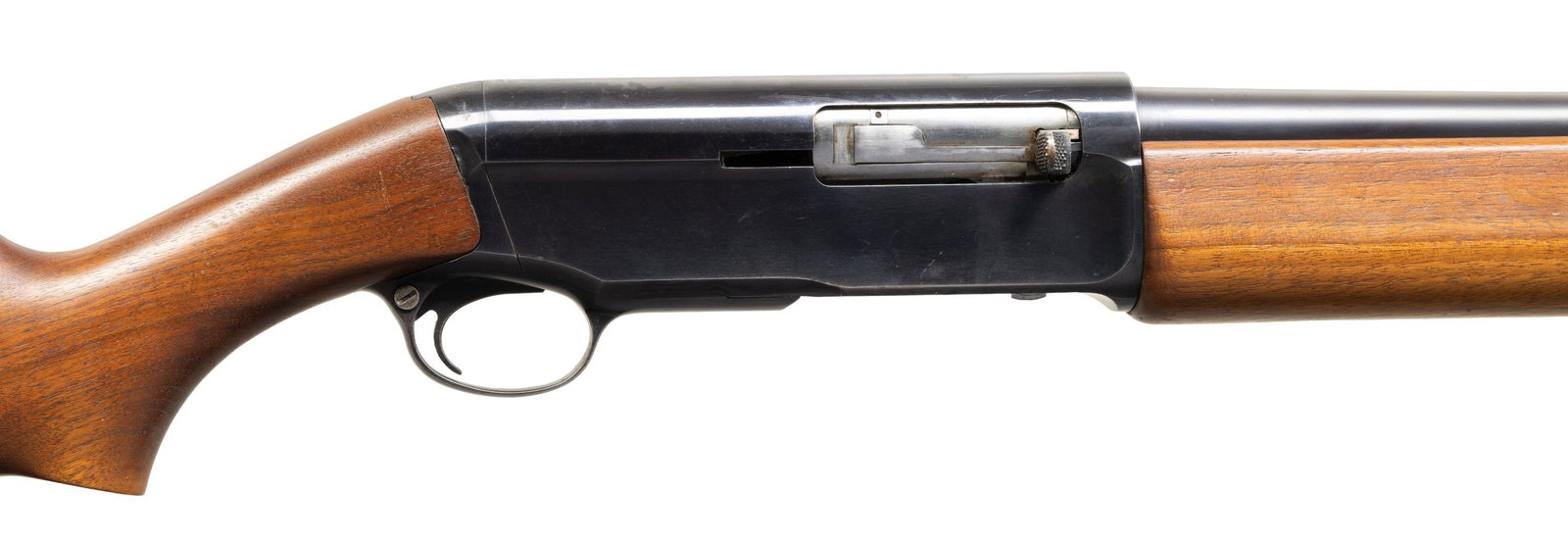 WINCHESTER M40 SEMI AUTO SHOTGUN.: Cal. 12ga 2 3/4". S$ 6576. Mfg. 14139 from Aug 2 1939-Nov 15 1940. Bbl. 30". Full choke. Ramped bead style front sight. Grooved matted rec. Smooth walnut stock set. Winchester checkered hard rubber bu