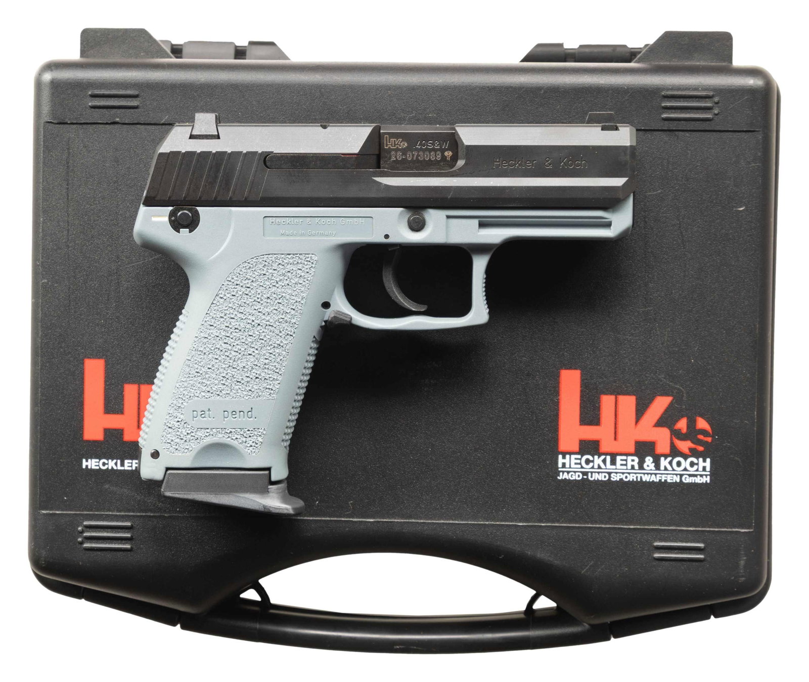 H&K USP 40 COMPACT SEMI AUTO PISTOL. (1 of 2)
