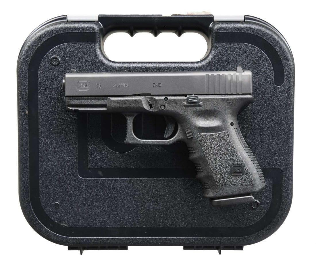 GEN 3 GLOCK 19 SEMI AUTO PISTOL. (1 of 2)
