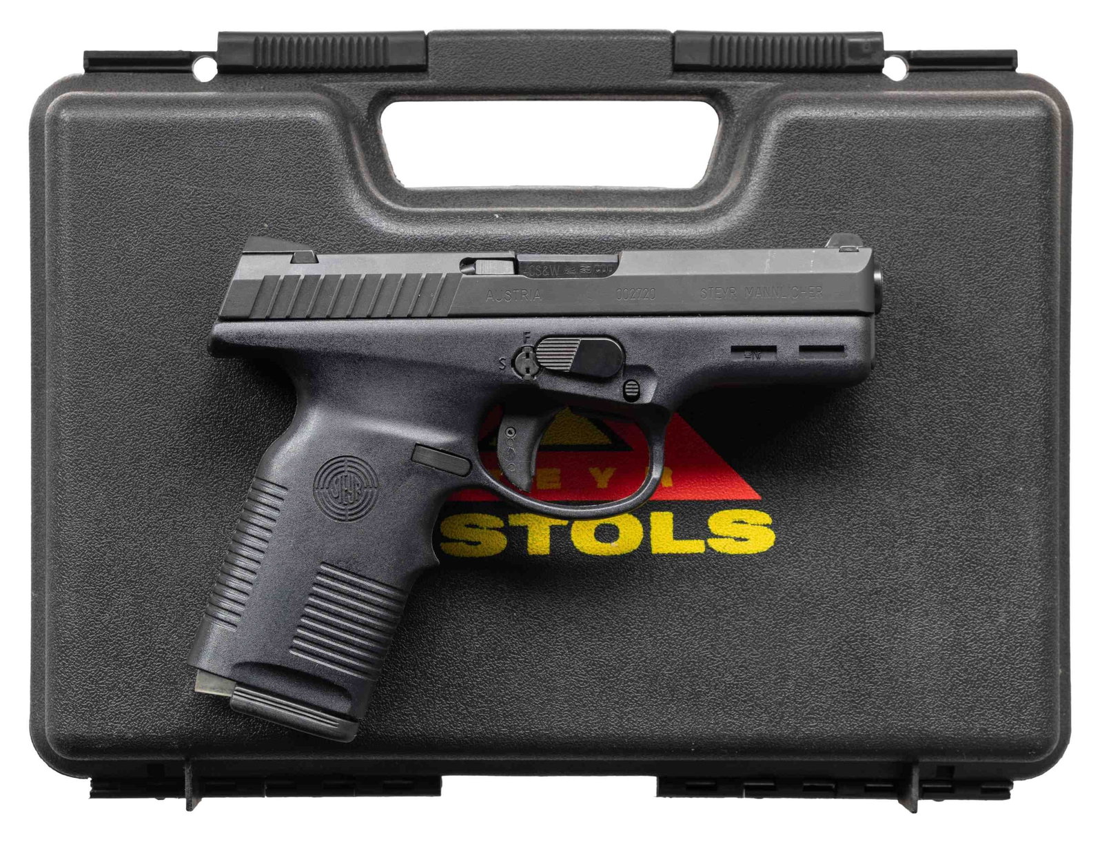 EARLY AUSTRIAN STEYR M40 SEMI-AUTOMATIC PISTOL: CASE. Cal. 40 S&W. S# 002720. Bbl. 3 7/8". M40 semi-automatic pistol mfg. by in Austria Steyr Mannlicher in July of 1999 (indicated by date code on interior of frame) and imported by GSI. Left side