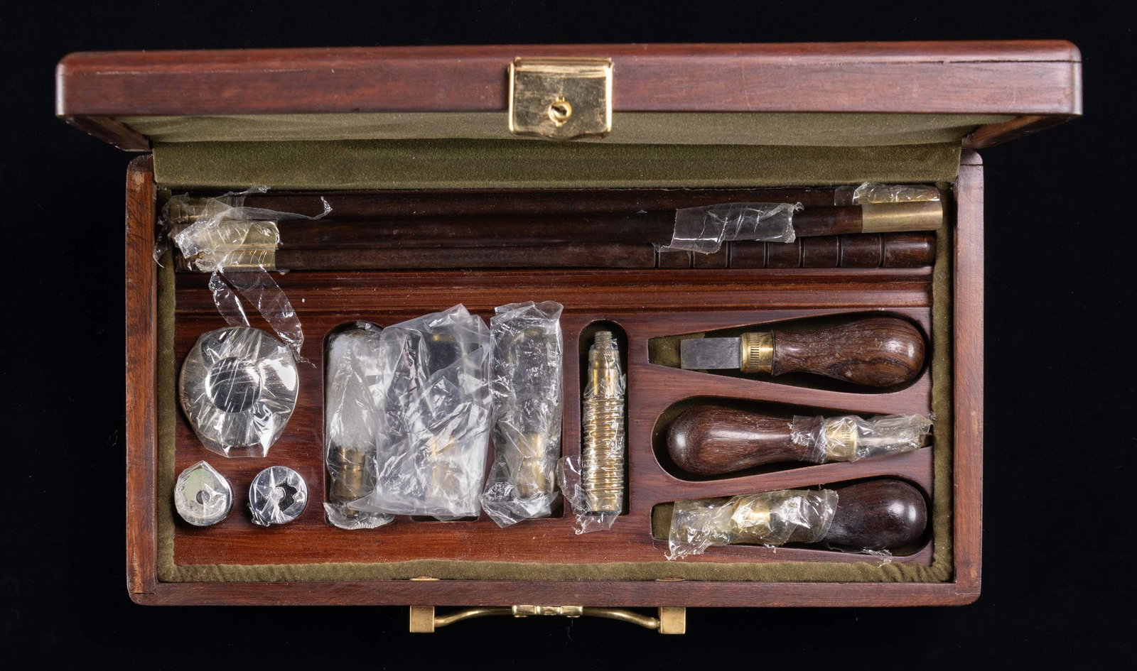 MAHOGANY CASED SHOTGUN CLEANING KIT. (1 of 2)