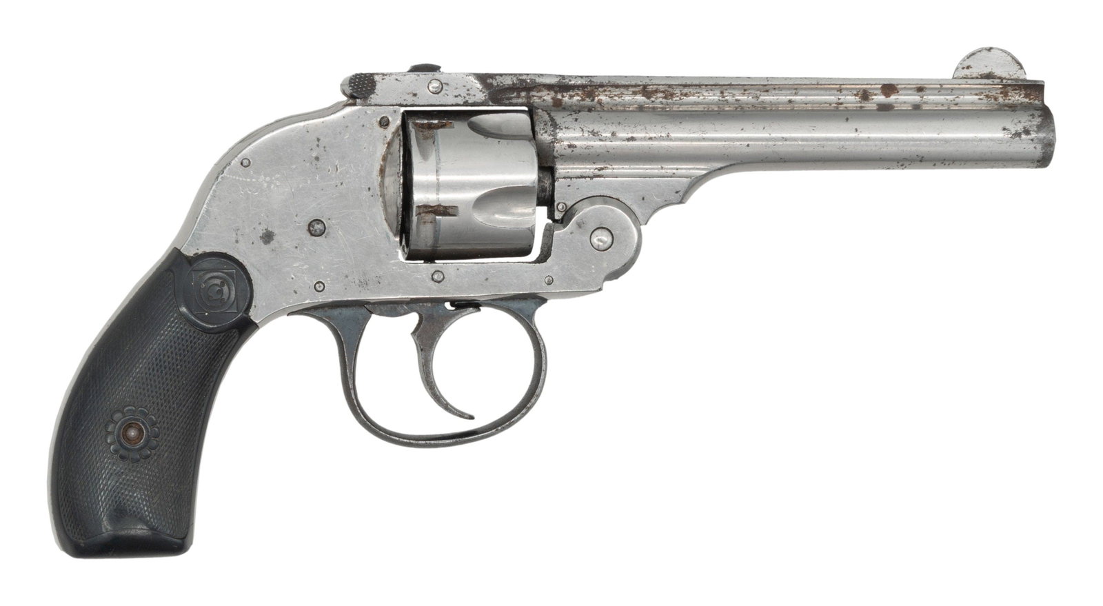 HARRINGTON & RICHARDSON AUTOMATIC EJECTING THIRD: MODEL DA REVOLVER. Cal. 32 S&W. S# 179189. Bbl. 4". Nickel finish. 5 Shot fluted cyl. Two piece hard rubber grips. CONDITION: good nickel finish with spots of patina throughout. Good grips with areas