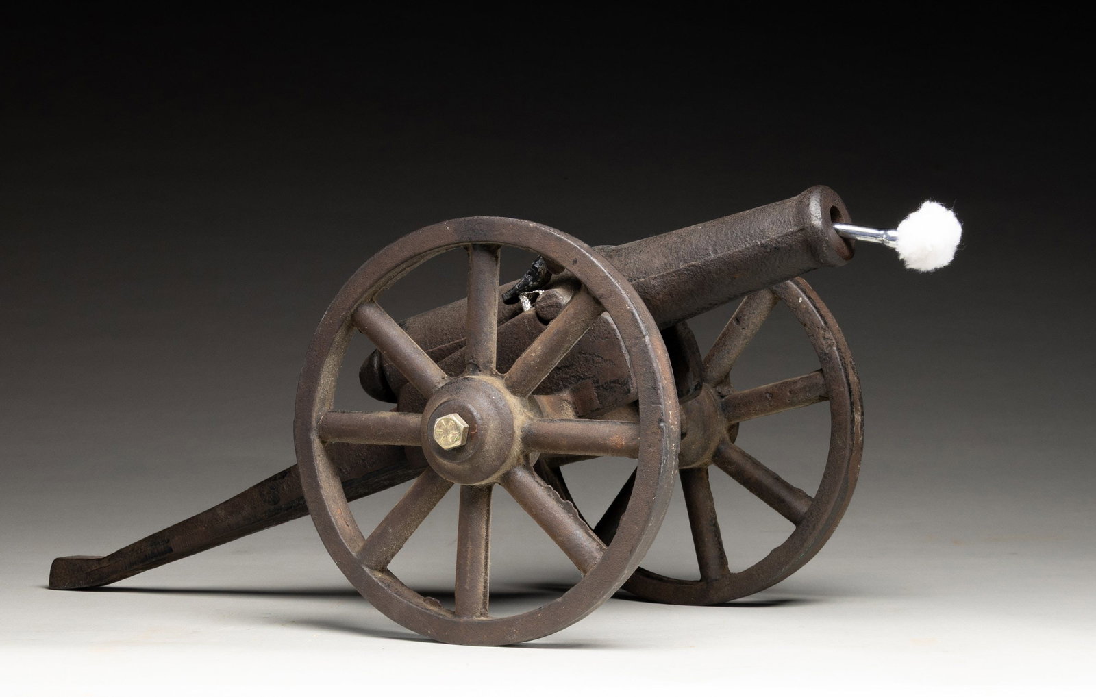 UNMARKED CAST IRON SIGNAL CANNON. (1 of 4)