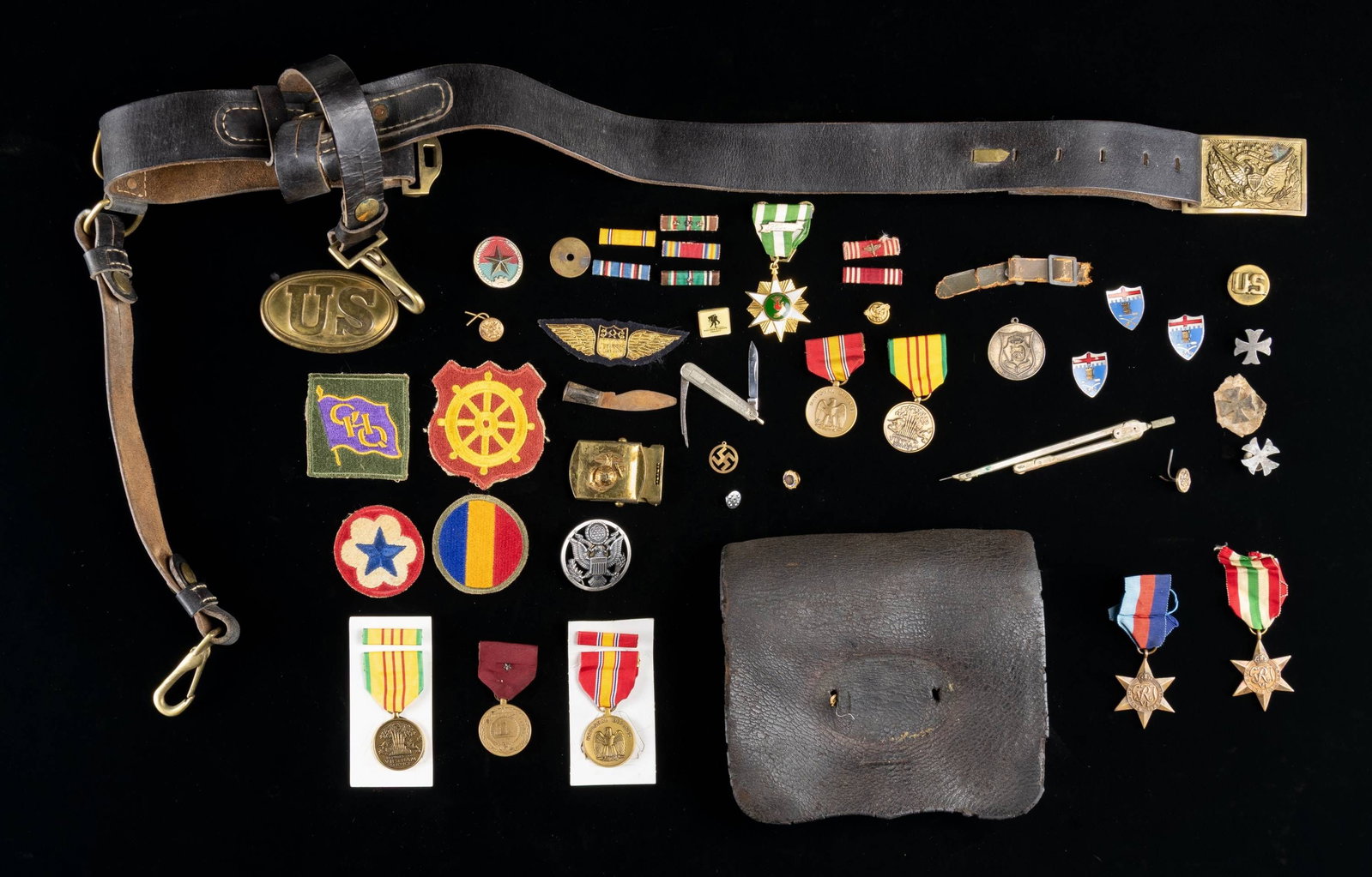 US CIVIL WAR CARTRIDGE BOX, REPRO BELY, AND MORE.: This varied lot includes 1 Civil War US cartridge pouch with no plate in near relic condition, 1 Reproduction US M1851 sword belt and plate, 1 Reproduction Civil War US box plate, 1 British Italy Star