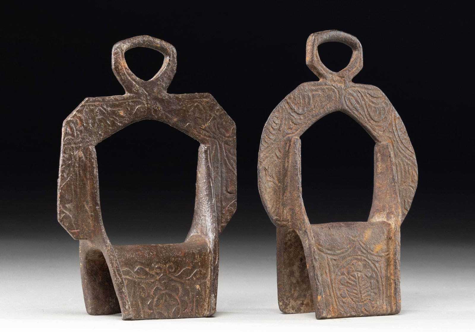 PAIR OF SPANISH COLONIAL 18th CENTURY STIRRUPS. (1 of 2)