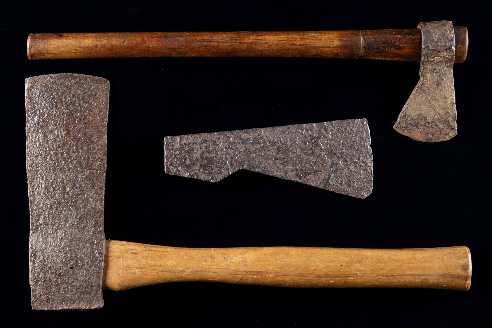 1 AXE, 1 HATCHET & 1 AXE HEAD. (1 of 2)
