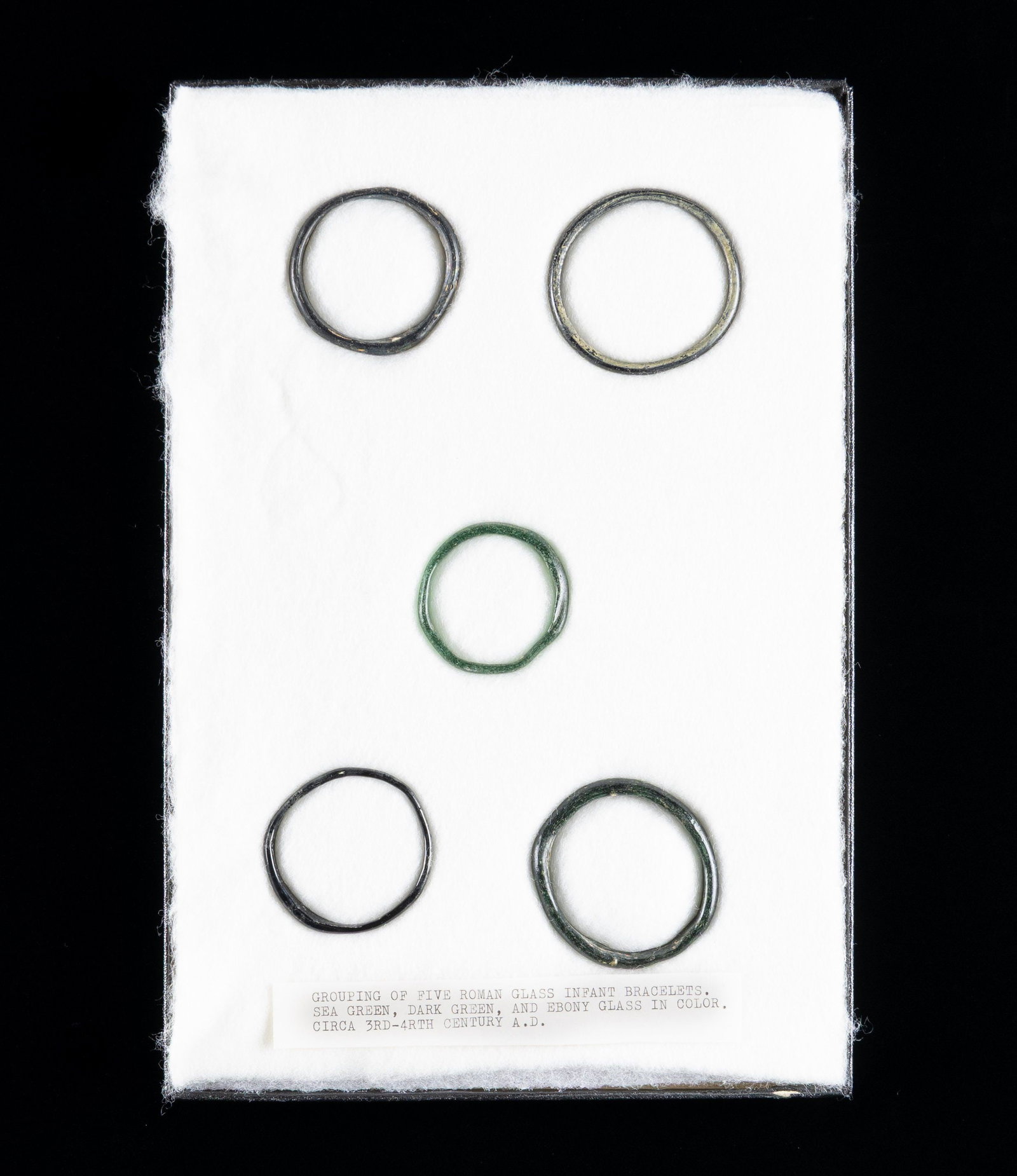 5 ANCIENT ROMAN GLASS BRACELETS. (1 of 2)