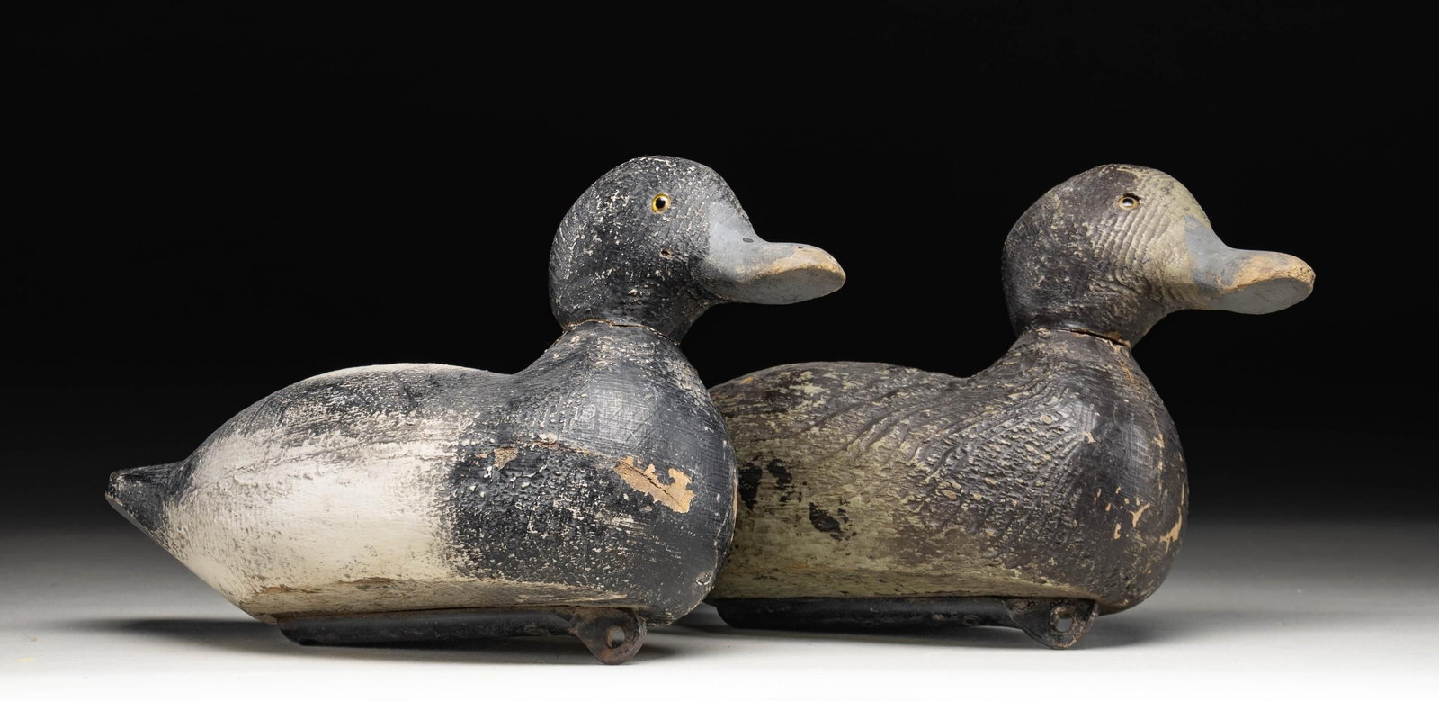 PAIR OF UNSIGNED BLUEBILL DRAKE & HEN DECOYS. (1 of 2)