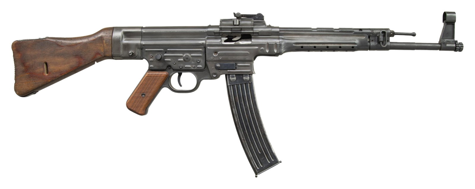 VERY FINE LATE WAR STG-44 GERMAN MACHINE GUN.: Cal. 8mm Kurz. S# 6132. Bbl. 16 1/2". Hooded blade front sight. Tangent rear sight graduated to 800m. Underside of butt stock hardware & lower assembly are both matching to receiver. Bolt & operating 