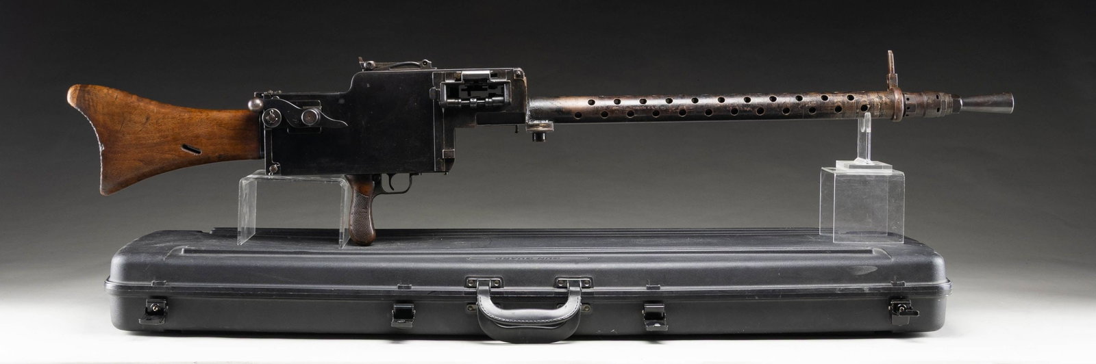 FULLY TRANSFERABLE ASSEMBLED 08-18 MAXIM MACHINE: GUN. Cal. 7.92. S# 9296A. Bbl. 28 1/3". Blade front sight that appears to be missing some parts. Tangent rear sight graduated to 2000m. Matching numbers on left sideplate, stock & stock plate. Other p