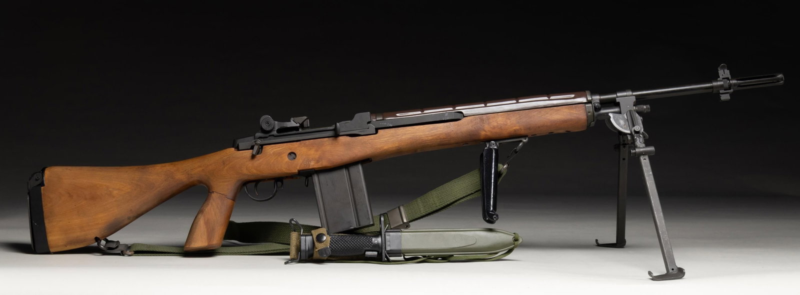 FULLY TRANSFERABLE SPRINGFIELD/ROCK ISLAND ARMORY: M14 MACHINE GUN.Cal. 308 Win. S# RIAX13630. Bbl. 22" with flash hider. Standard M14 GI sights. Commercial Springfield M1A converted by Rock Island Armory Inc. to select figure config. Receiver has sta