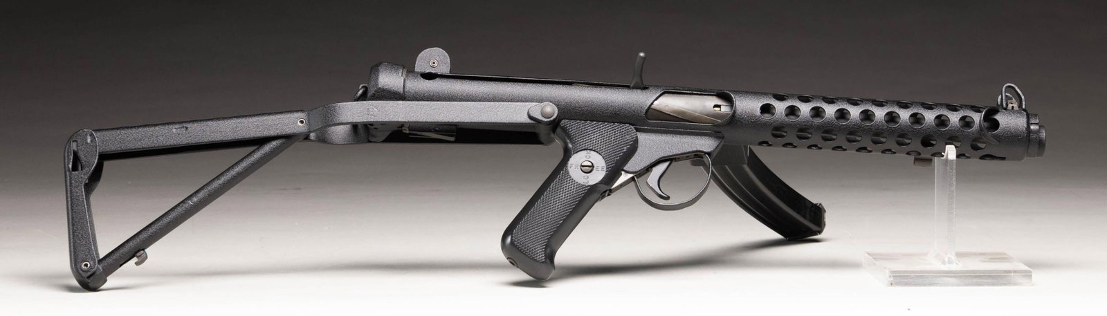 FULLY TRANSFERABLE STERLING MKI SUBMACHINE GUN.: Cal 9mm Para. S#BT160. Bbl 8.5" with fixed post front sight with protected ears. Dual aperture flips peep rear sight with protected ears. The Sterling SMG was originally developed by G.W. Patchett in