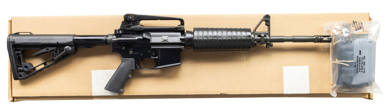VIRTUALLY NEW COLT M4 MODEL LE6921 LAW ENFORCEMENT: CARBINE SHORT BARRELED RIFLE WITH MATCHING FACTORY BOX. Cal. 5.56mm. S# LE098025. Bbl. 14 ??. M4 Law Enforcement Carbine (Model LE6921) semi-automatic short barreled rifle mfg. by Colt. Receiver
