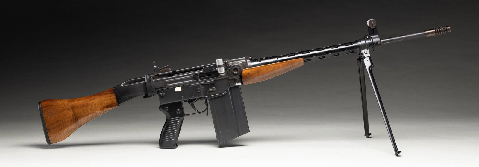 RARE & DESIRABLE SIG AMT SEMIAUTOMATIC RIFLE (1 of 4)