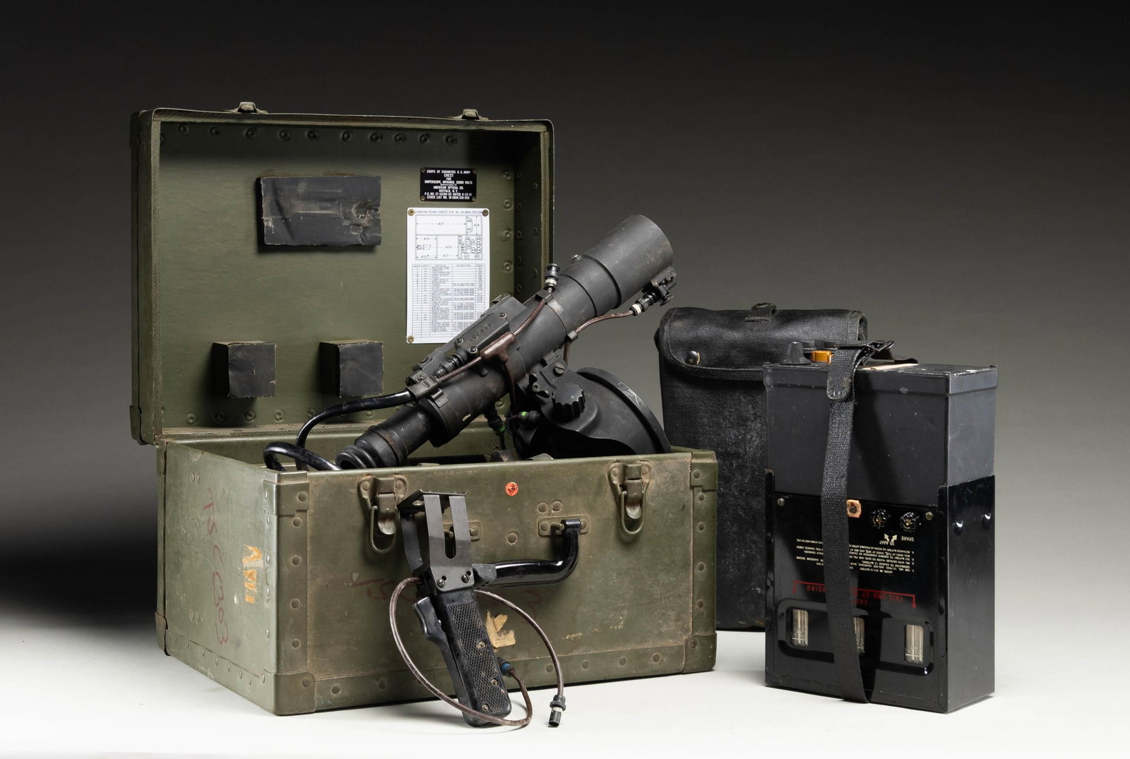 M3 INFRARED SNIPERSCOPE KIT.: M3 Infrared Sniperscope kit for the M1 Carbine. Made by American Optical Co., in Buffalo, NY. We are unable to test the function of this scope. Kit includes proper green hardwood case, forward pistol